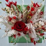 Cutie rama cu trandafiri criogenati și flori uscate