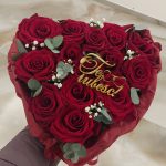 Inima 15 trandafiri cutie plus mesaj